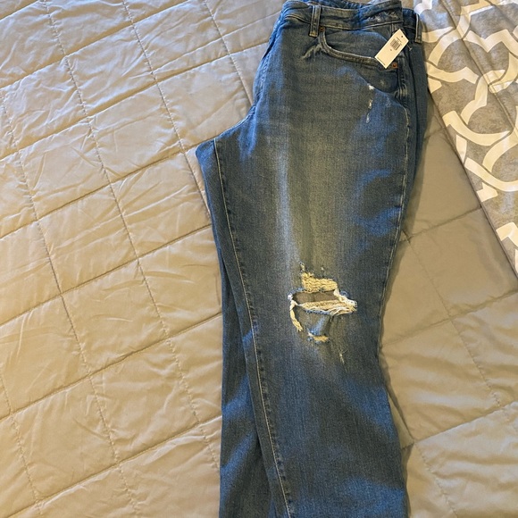 NWT Old Navy Higher High-Waisted O.G. Straight
Ripped Jeans - Picture 7 of 15